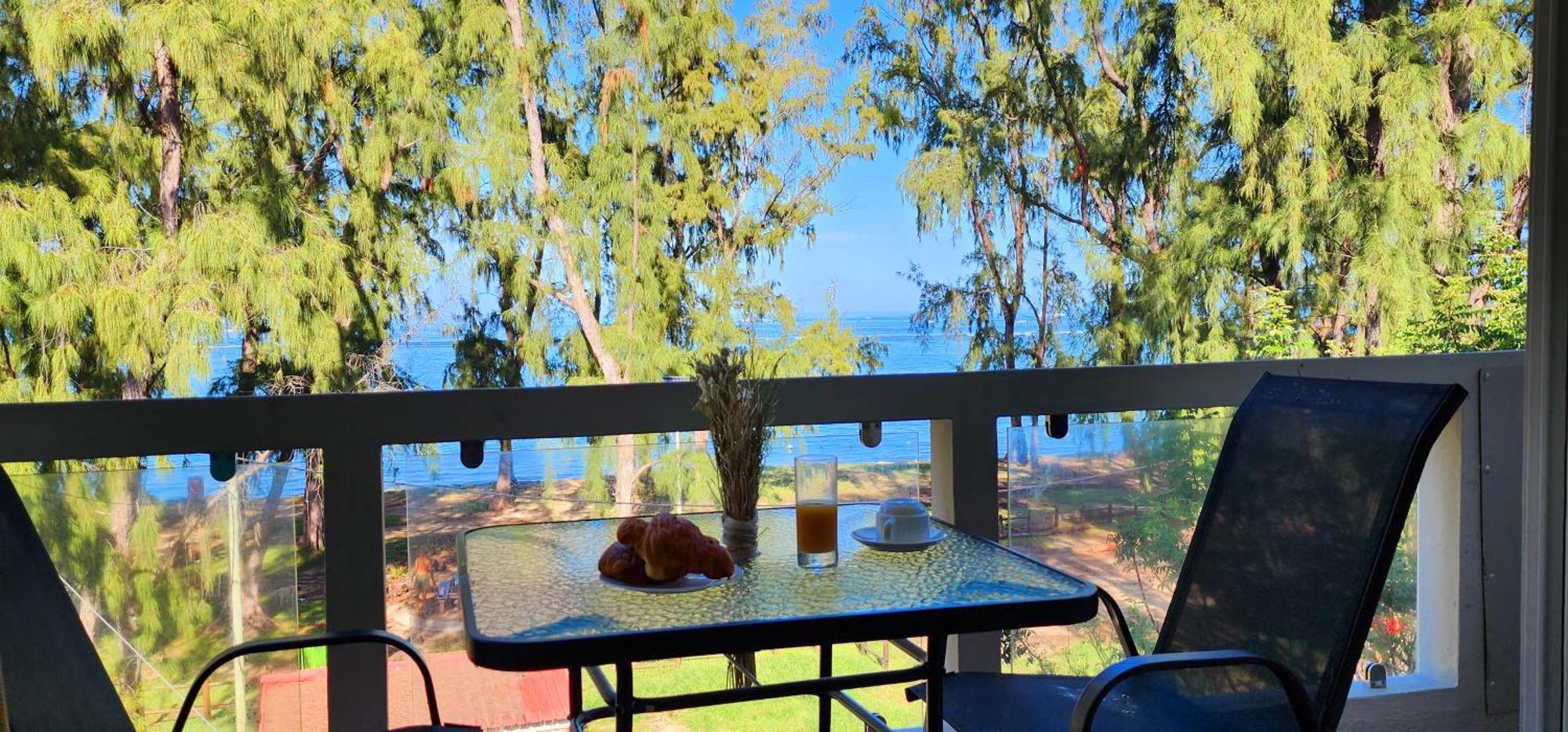 Phoenix Beach Apartments Sea View Flic-en-Flacq Eksteriør billede